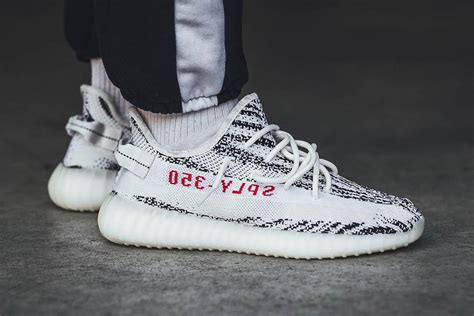 fake yeezy 350 v2